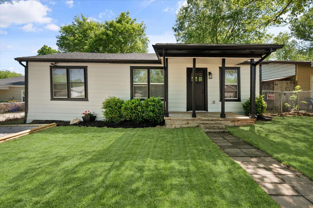 8225 Carlos Street, White Settlement, TX 76108