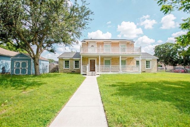 104 12th Avenue N, Texas City, TX 77590