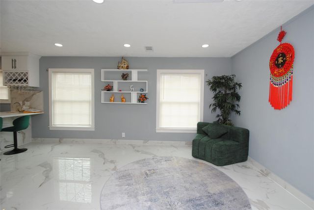 104 12th Avenue N, Texas City, TX 77590