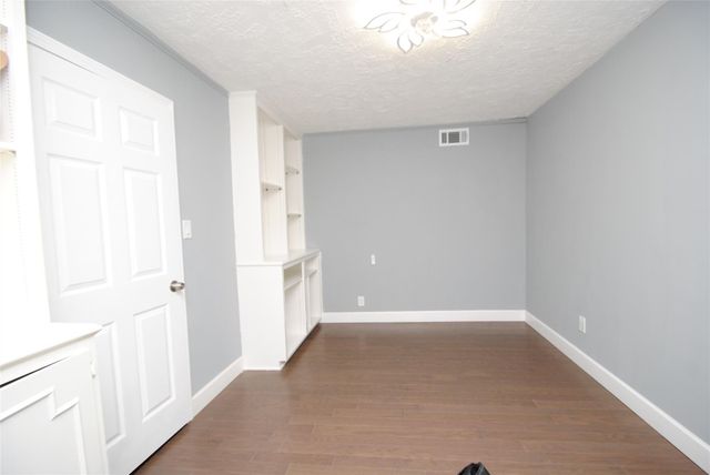 104 12th Avenue N, Texas City, TX 77590