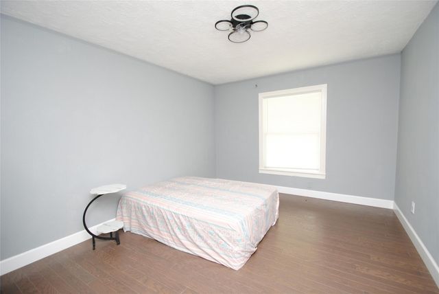 104 12th Avenue N, Texas City, TX 77590