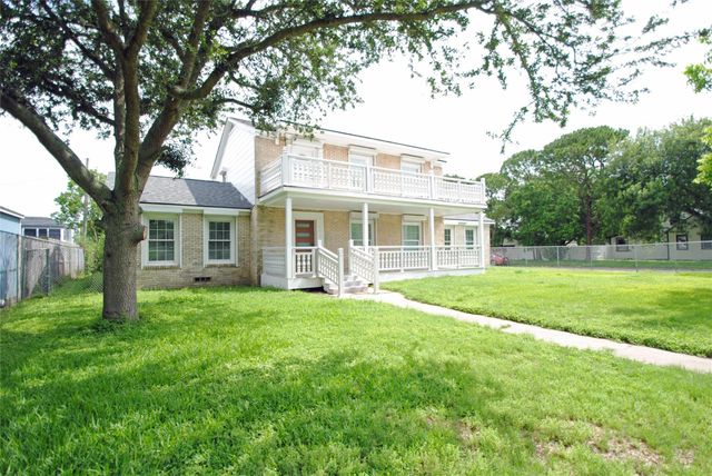 104 12th Avenue N, Texas City, TX 77590