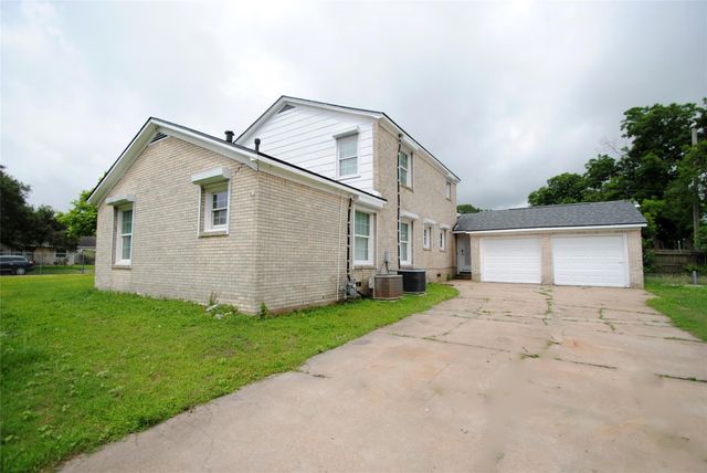 104 12th Avenue N, Texas City, TX 77590