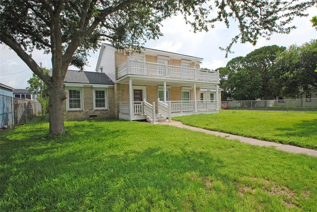 104 12th Avenue N, Texas City, TX 77590