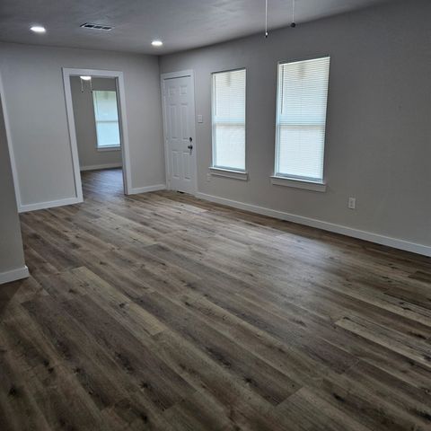 2901 Silkwood Street, Dallas, TX 75215