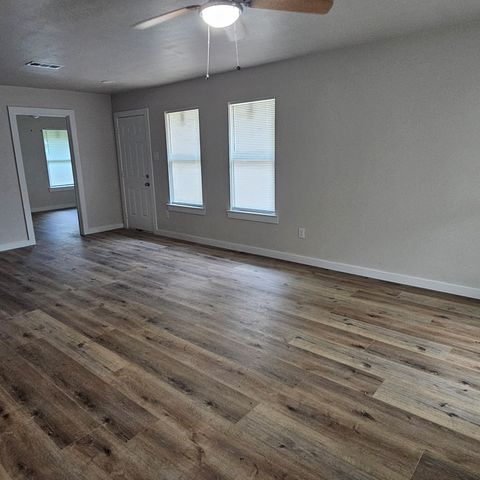 2901 Silkwood Street, Dallas, TX 75215
