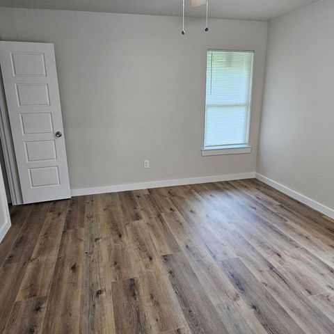 2901 Silkwood Street, Dallas, TX 75215