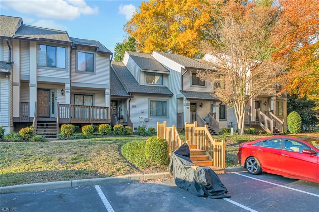 222 Bridgewater DR, Newport News, VA 23608