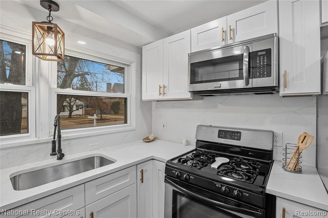 9376 Dixie, Redford, MI 48239