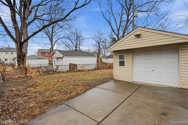 9376 Dixie, Redford, MI 48239