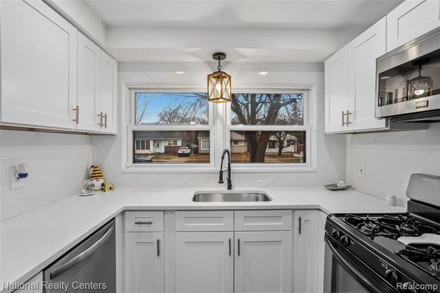 9376 Dixie, Redford, MI 48239