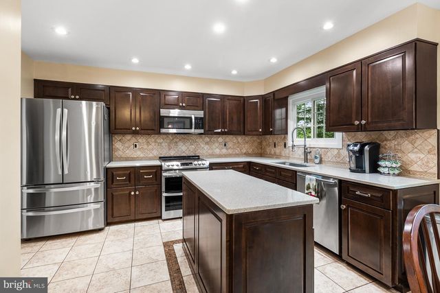 20 CINNAMON DR, Hockessin, DE 19707