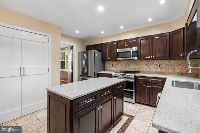 20 CINNAMON DR, Hockessin, DE 19707