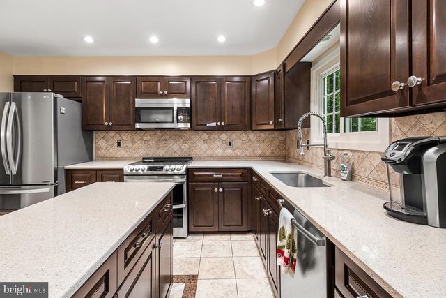 20 CINNAMON DR, Hockessin, DE 19707