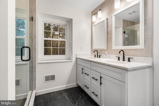 20 CINNAMON DR, Hockessin, DE 19707
