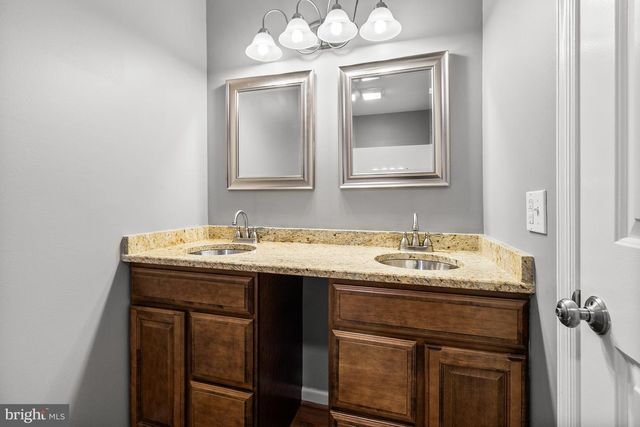 20 CINNAMON DR, Hockessin, DE 19707