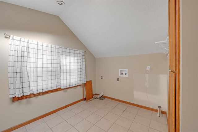 127 N Adams St, Cheney, KS 67025