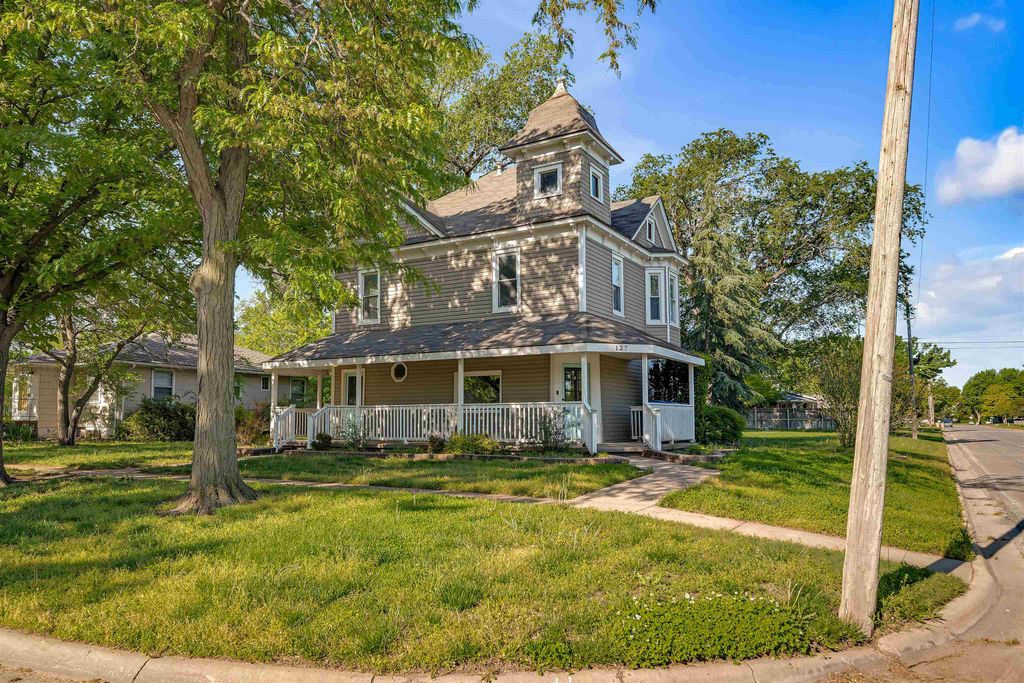 127 N Adams St, Cheney, KS 67025