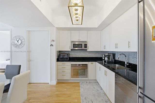 92 SW 3rd St 1604, Miami, FL 33130