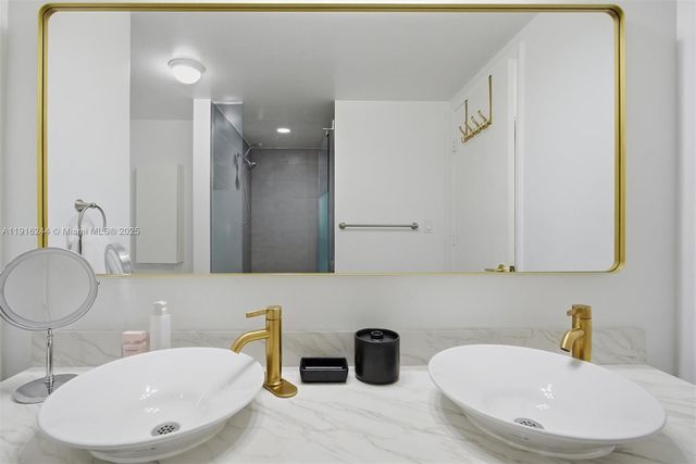 92 SW 3rd St 1604, Miami, FL 33130