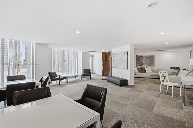 92 SW 3rd St 1604, Miami, FL 33130