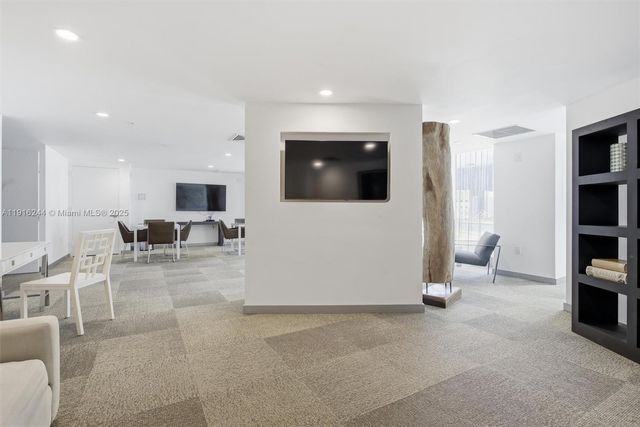 92 SW 3rd St 1604, Miami, FL 33130