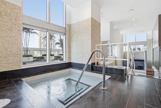 92 SW 3rd St 1604, Miami, FL 33130