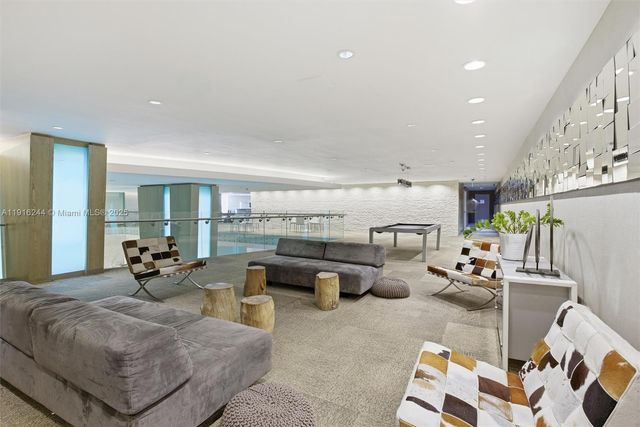 92 SW 3rd St 1604, Miami, FL 33130