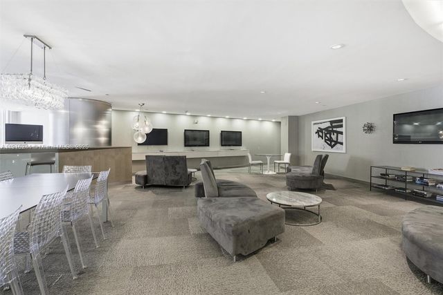 92 SW 3rd St 1604, Miami, FL 33130