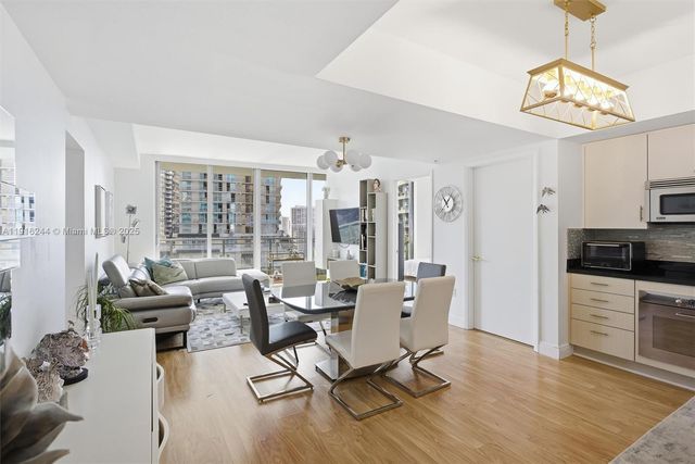 92 SW 3rd St 1604, Miami, FL 33130