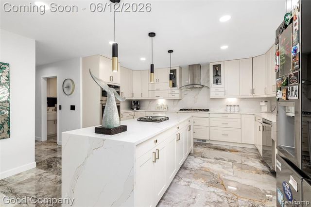 3176 Chambord Drive, West Bloomfield, MI 48323