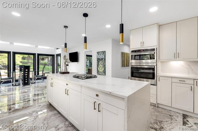 3176 Chambord Drive, West Bloomfield, MI 48323