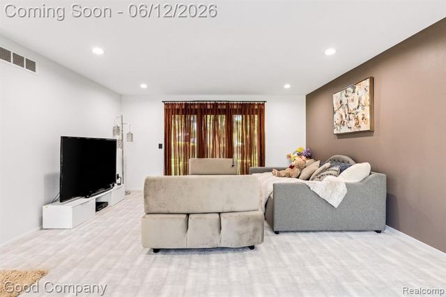 3176 Chambord Drive, West Bloomfield, MI 48323