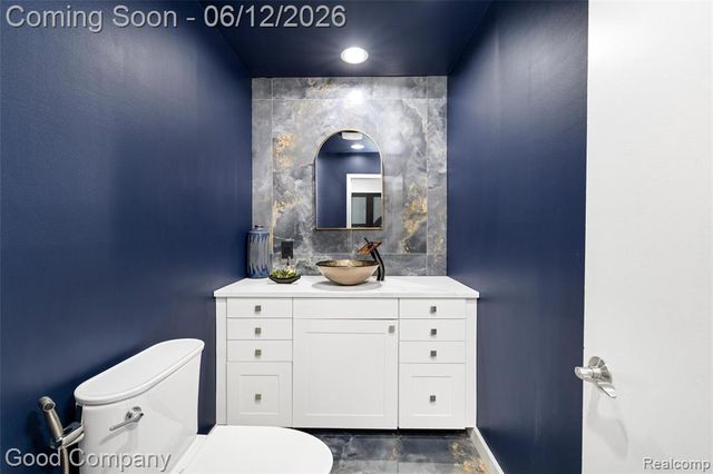 3176 Chambord Drive, West Bloomfield, MI 48323