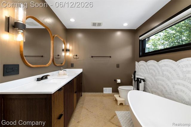 3176 Chambord Drive, West Bloomfield, MI 48323
