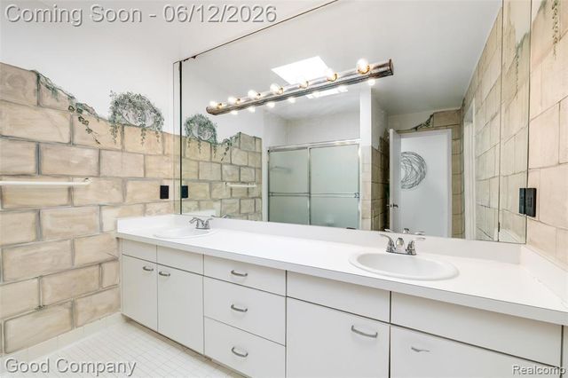 3176 Chambord Drive, West Bloomfield, MI 48323