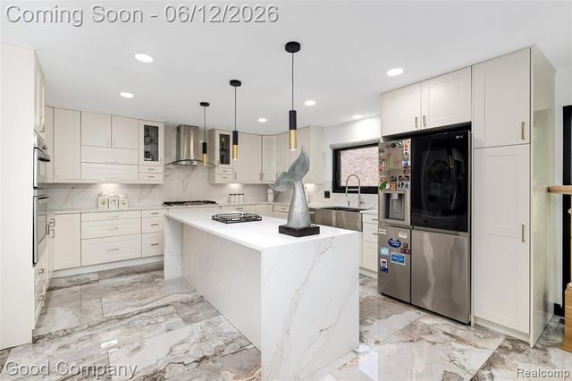 3176 Chambord Drive, West Bloomfield, MI 48323