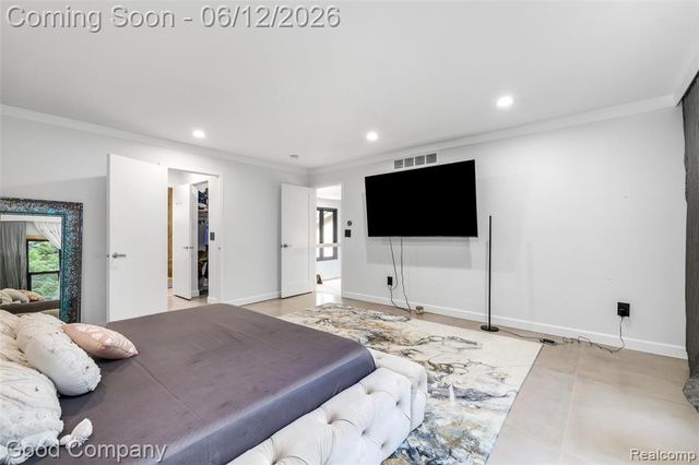 3176 Chambord Drive, West Bloomfield, MI 48323