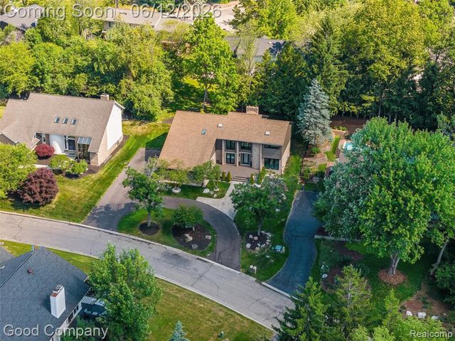 3176 Chambord Drive, West Bloomfield, MI 48323