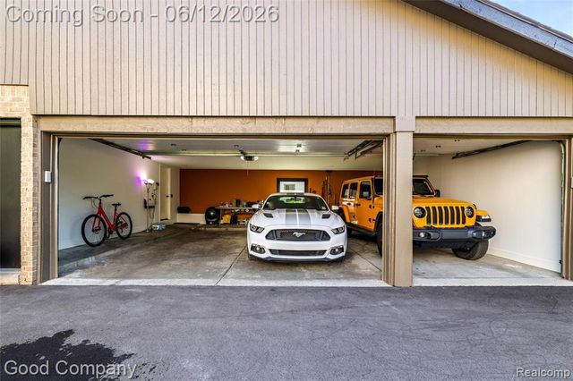 3176 Chambord Drive, West Bloomfield, MI 48323
