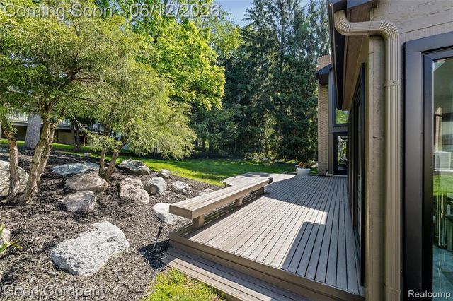 3176 Chambord Drive, West Bloomfield, MI 48323