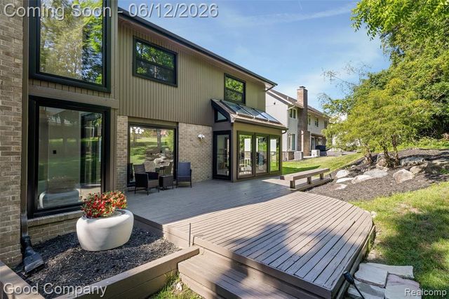 3176 Chambord Drive, West Bloomfield, MI 48323