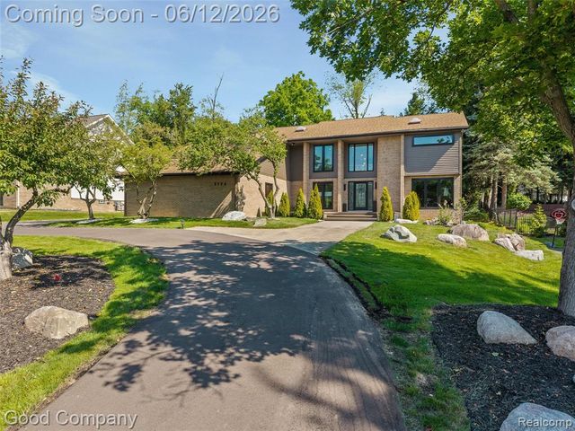 3176 Chambord Drive, West Bloomfield, MI 48323