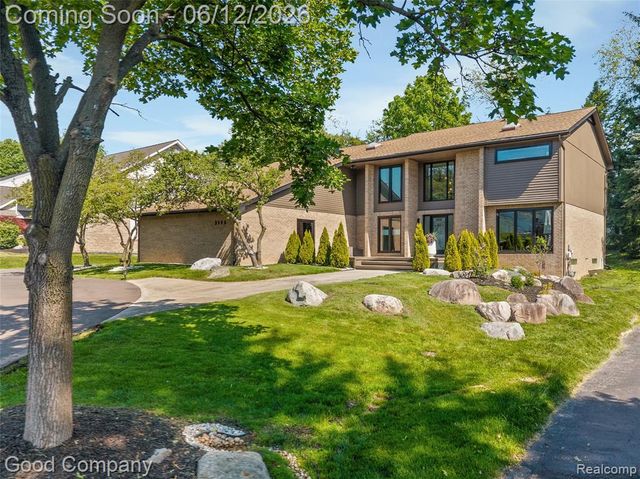 3176 Chambord Drive, West Bloomfield, MI 48323