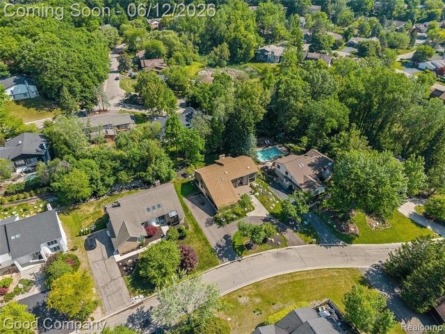 3176 Chambord Drive, West Bloomfield, MI 48323