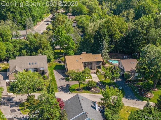 3176 Chambord Drive, West Bloomfield, MI 48323