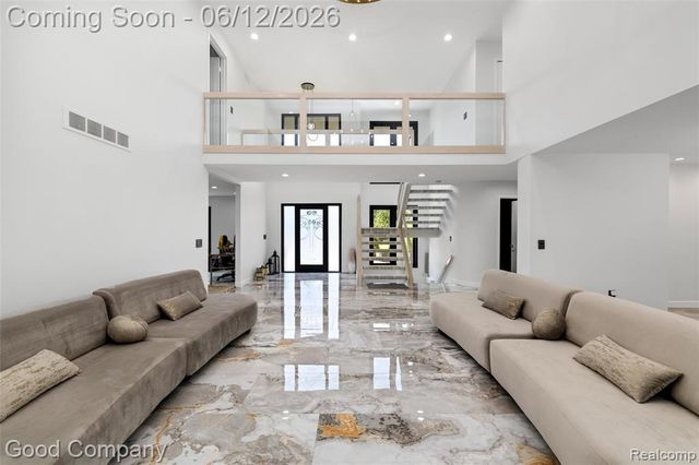 3176 Chambord Drive, West Bloomfield, MI 48323