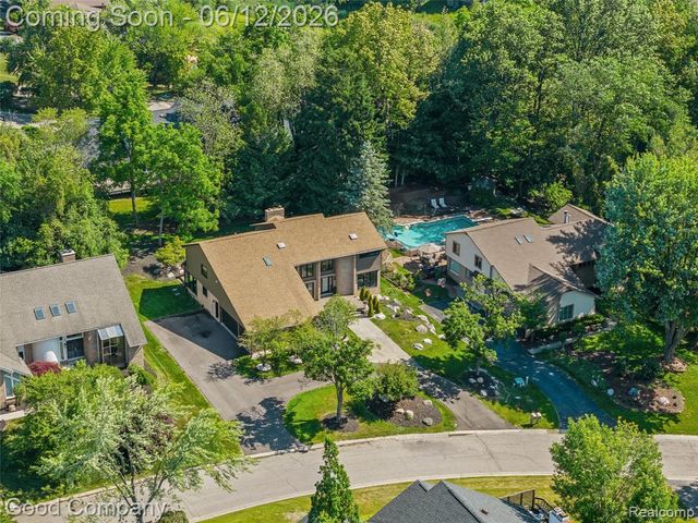 3176 Chambord Drive, West Bloomfield, MI 48323