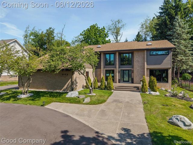 3176 Chambord Drive, West Bloomfield, MI 48323