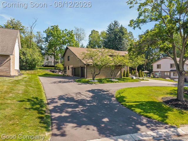 3176 Chambord Drive, West Bloomfield, MI 48323